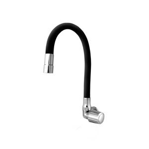 Llave para Lavadero EGEO a la pared con pico flexible negro